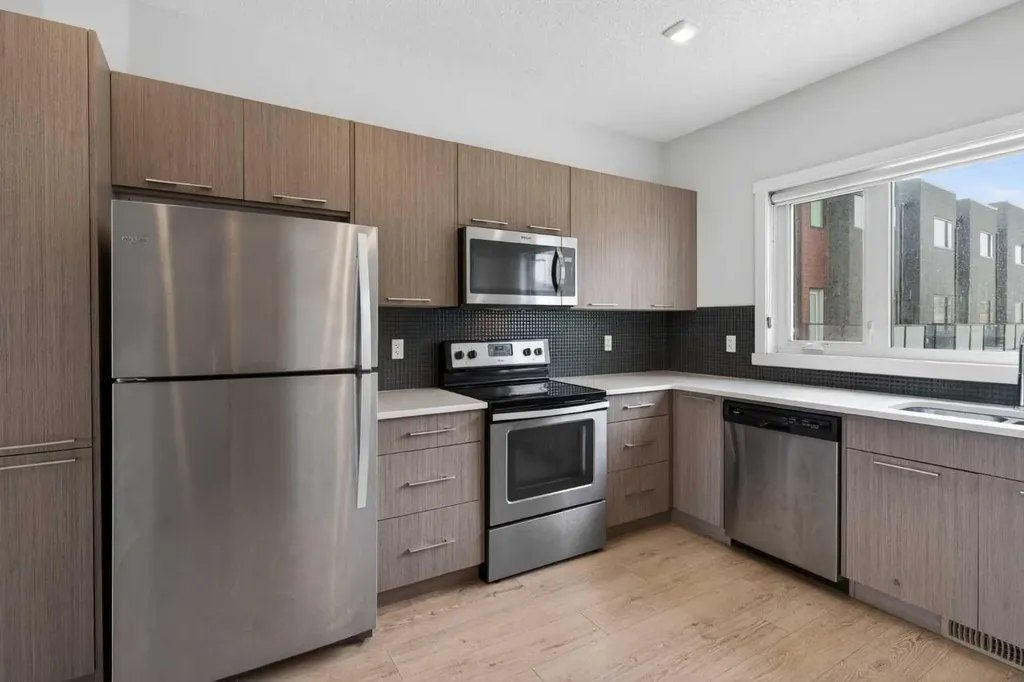 218 Sherwood Square NW Calgary AB T3R 0Y2
