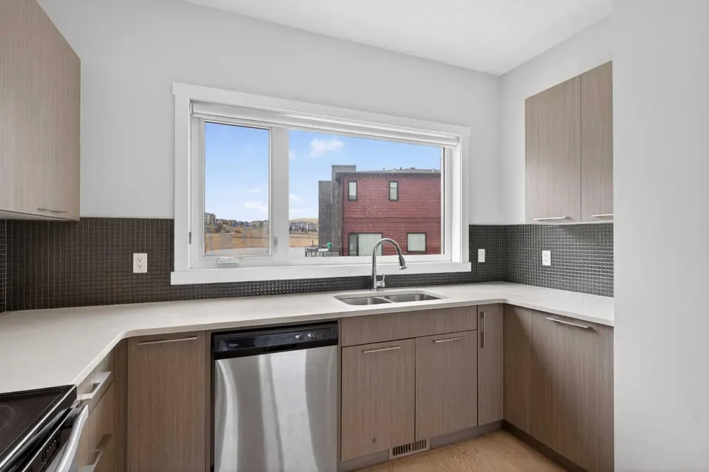 218 Sherwood Square NW Calgary AB T3R 0Y2