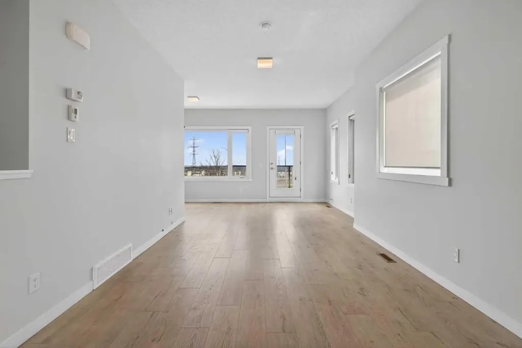 218 Sherwood Square NW Calgary AB T3R 0Y2