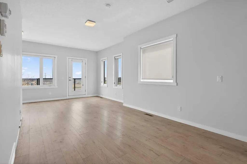 218 Sherwood Square NW Calgary AB T3R 0Y2