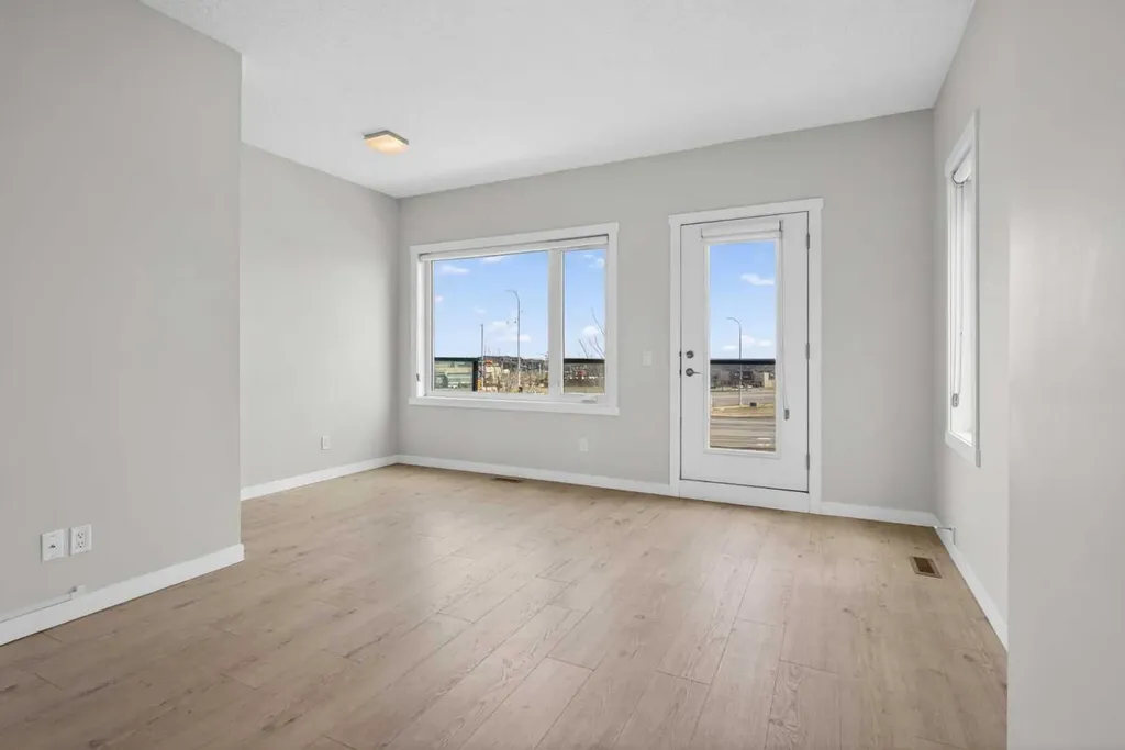 218 Sherwood Square NW Calgary AB T3R 0Y2
