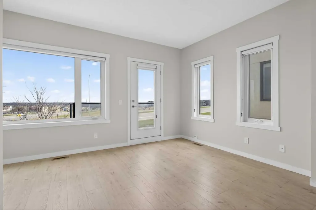 218 Sherwood Square NW Calgary AB T3R 0Y2