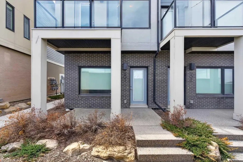 218 Sherwood Square NW Calgary AB T3R 0Y2