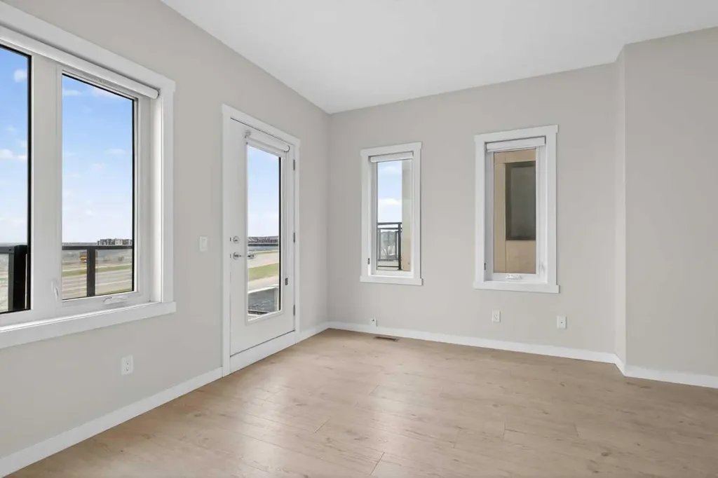 218 Sherwood Square NW Calgary AB T3R 0Y2