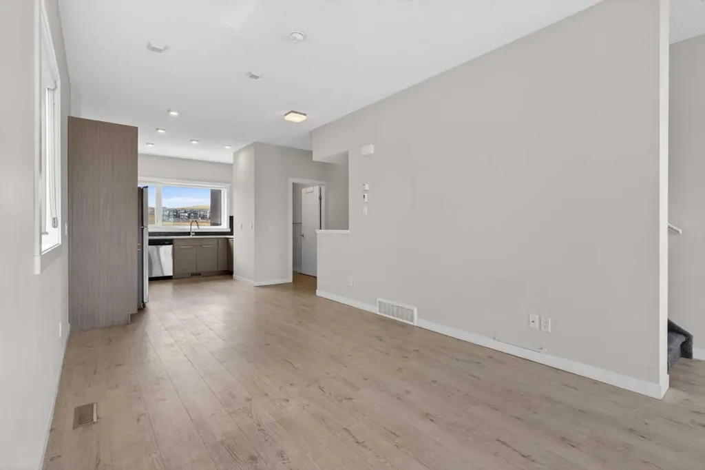 218 Sherwood Square NW Calgary AB T3R 0Y2