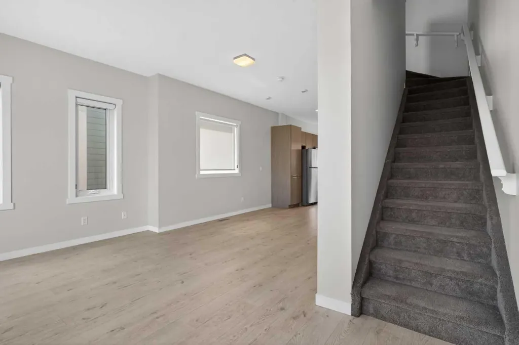 218 Sherwood Square NW Calgary AB T3R 0Y2