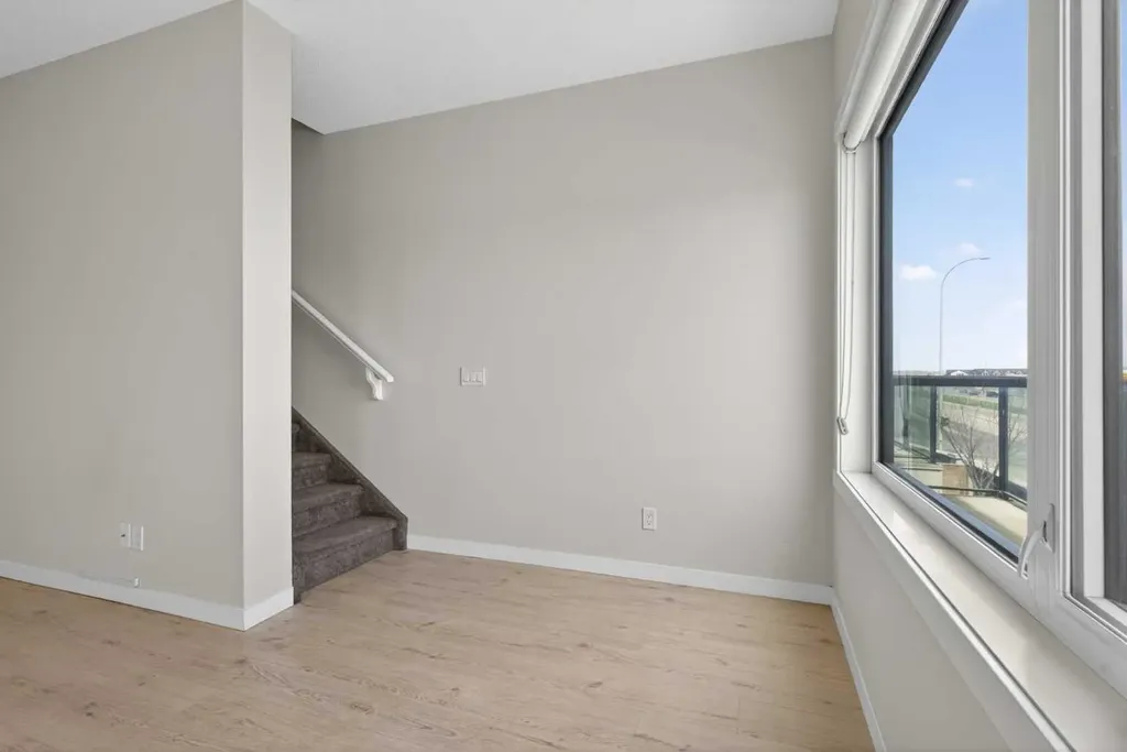 218 Sherwood Square NW Calgary AB T3R 0Y2