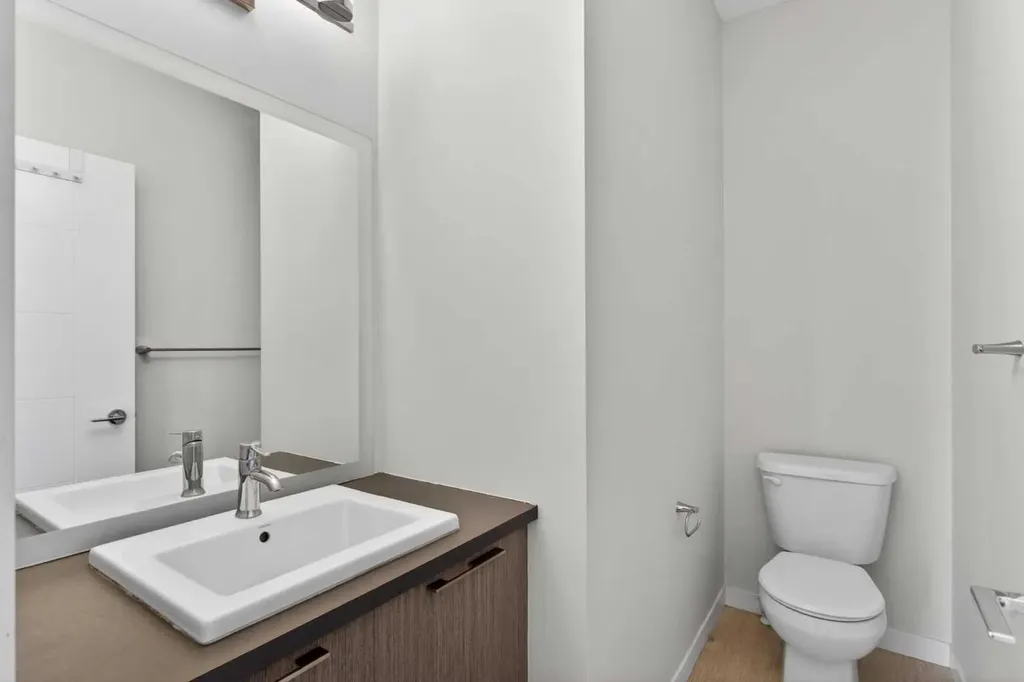 218 Sherwood Square NW Calgary AB T3R 0Y2