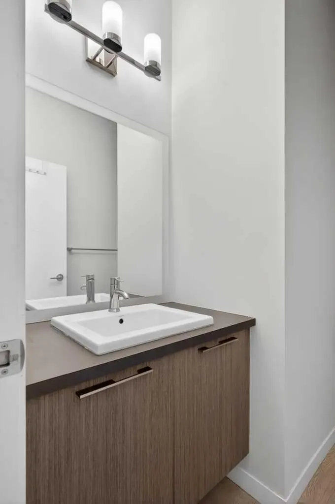 218 Sherwood Square NW Calgary AB T3R 0Y2