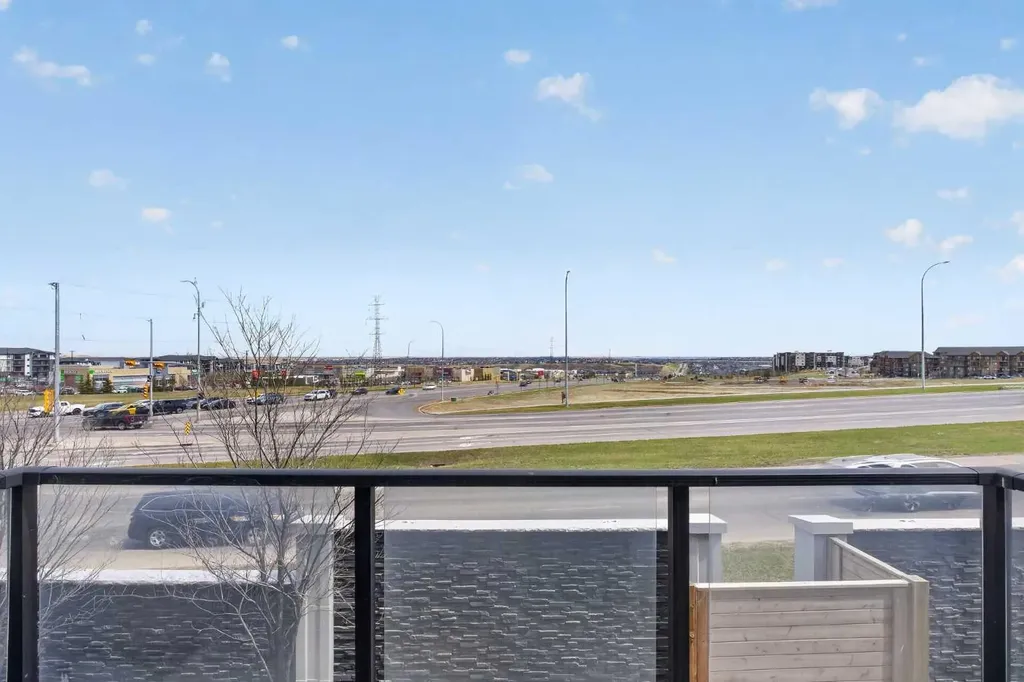 218 Sherwood Square NW Calgary AB T3R 0Y2