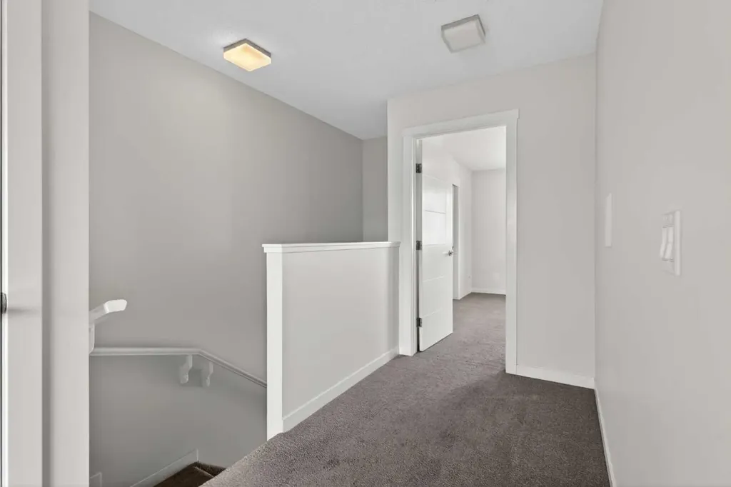 218 Sherwood Square NW Calgary AB T3R 0Y2