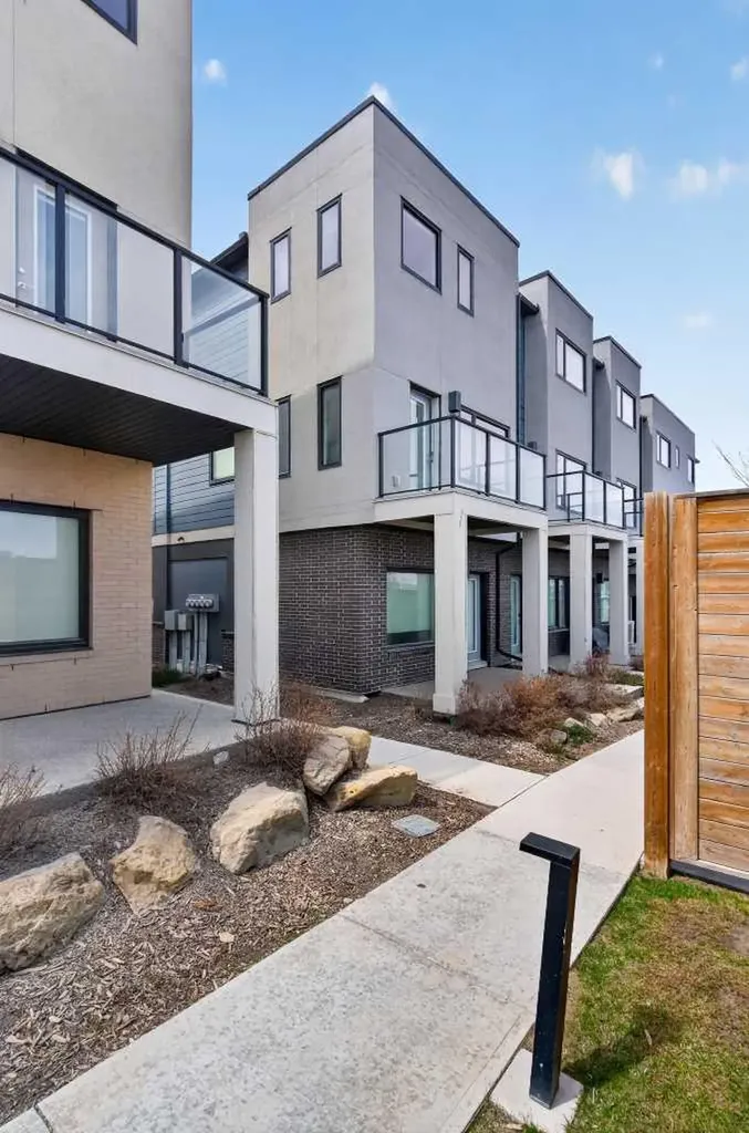 218 Sherwood Square NW Calgary AB T3R 0Y2