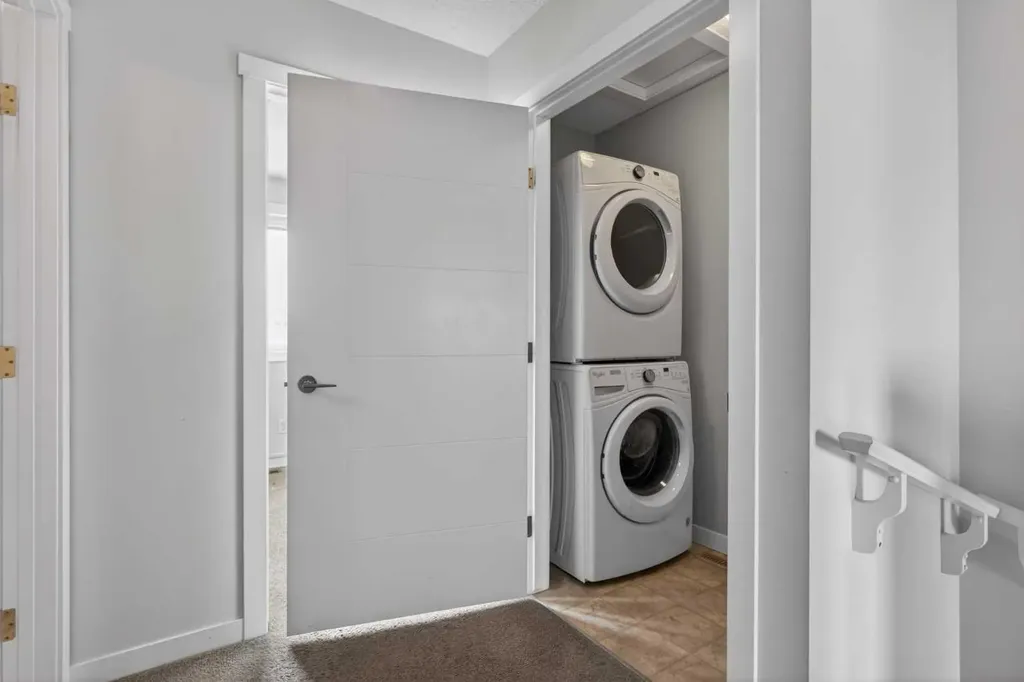 218 Sherwood Square NW Calgary AB T3R 0Y2