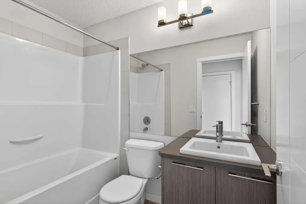 218 Sherwood Square NW Calgary AB T3R 0Y2