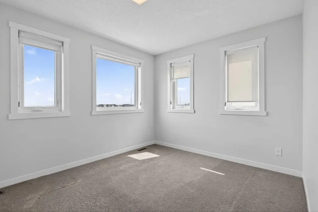 218 Sherwood Square NW Calgary AB T3R 0Y2
