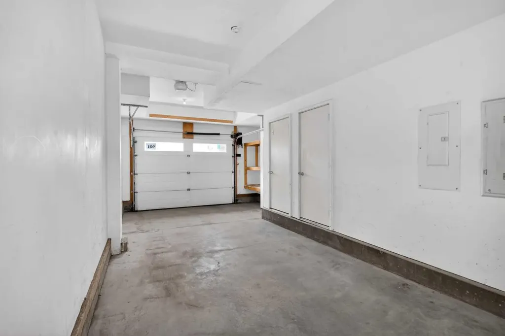 218 Sherwood Square NW Calgary AB T3R 0Y2