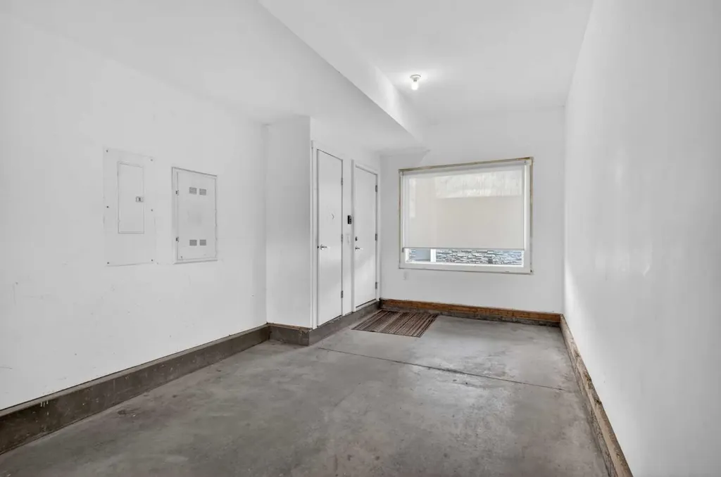 218 Sherwood Square NW Calgary AB T3R 0Y2