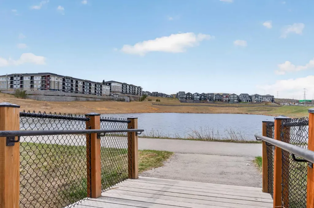 218 Sherwood Square NW Calgary AB T3R 0Y2