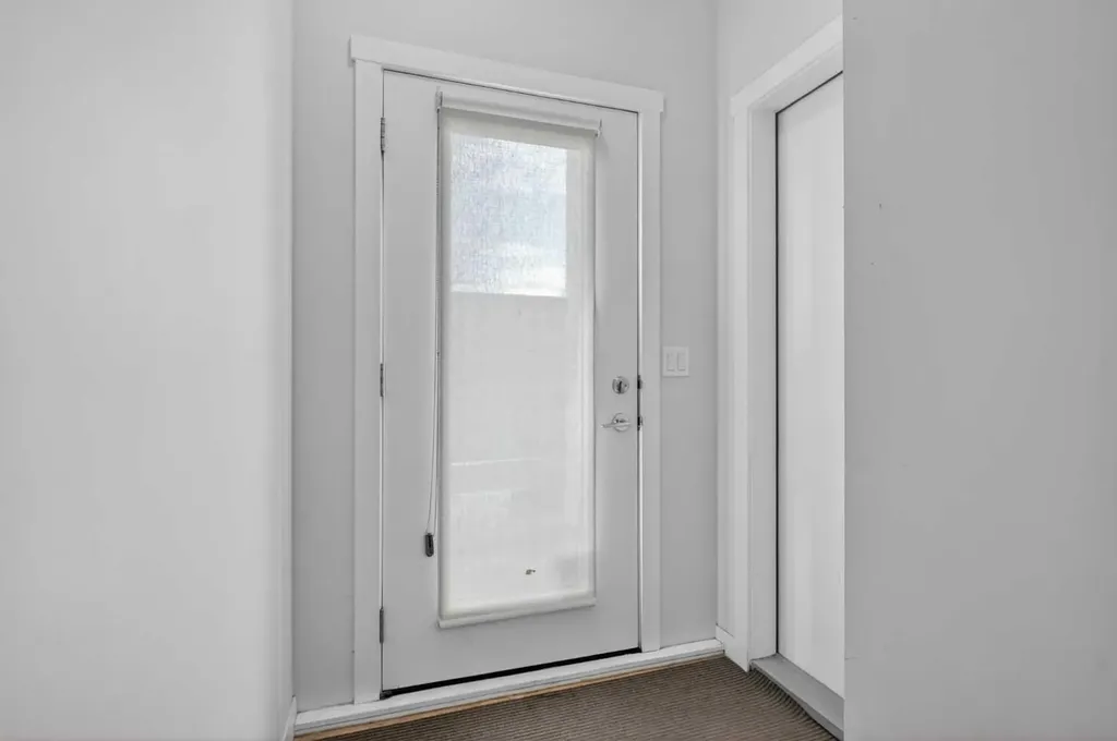 218 Sherwood Square NW Calgary AB T3R 0Y2
