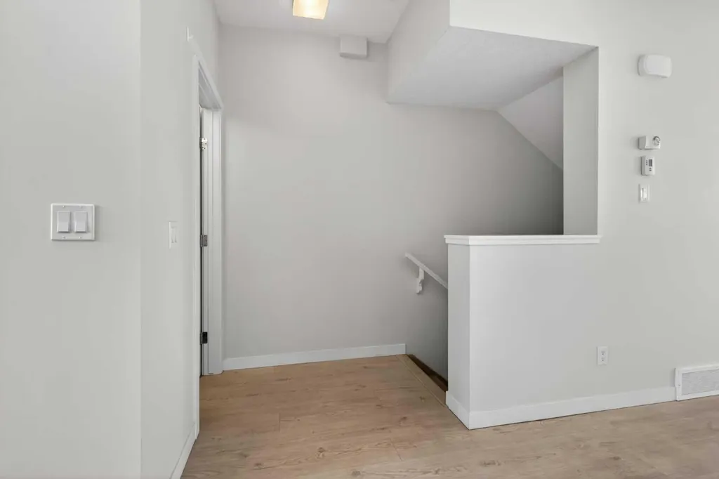 218 Sherwood Square NW Calgary AB T3R 0Y2