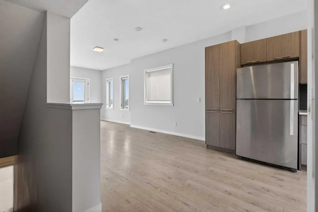 218 Sherwood Square NW Calgary AB T3R 0Y2