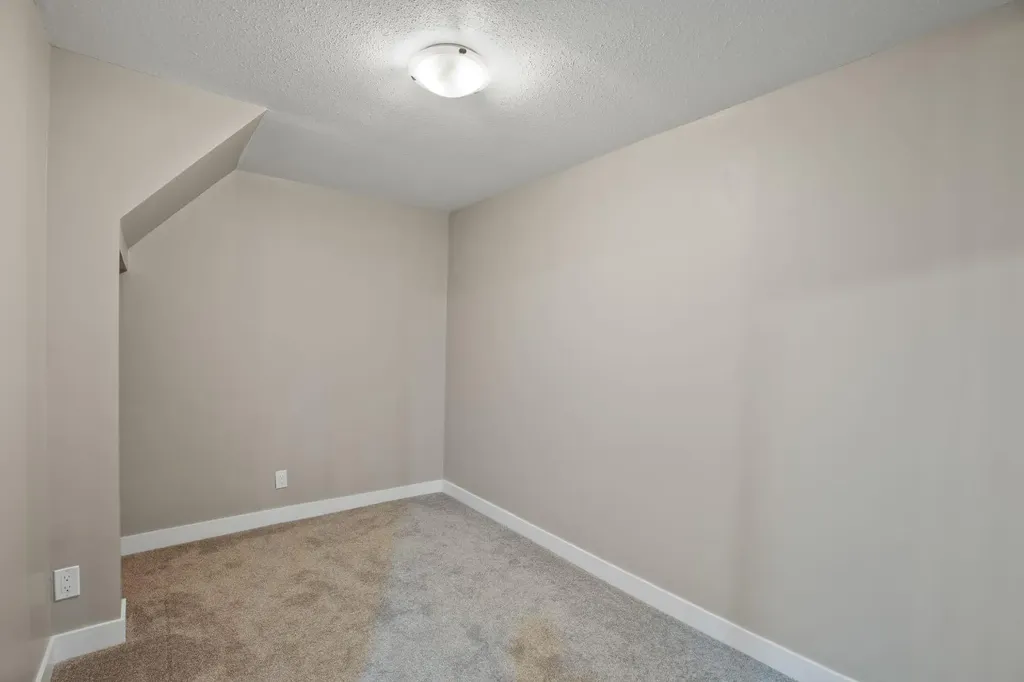39 Olsen Street Red Deer AB T4N 5B8