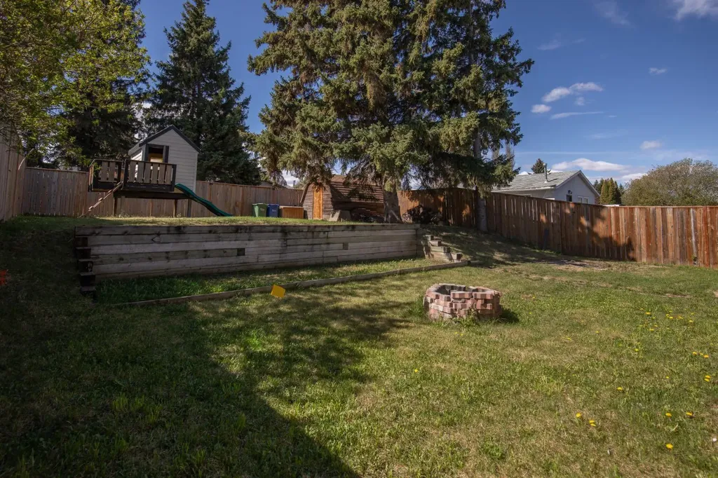 39 Olsen Street Red Deer AB T4N 5B8