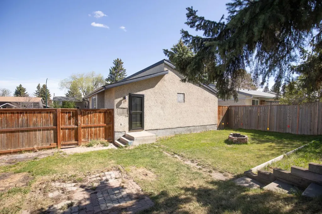 39 Olsen Street Red Deer AB T4N 5B8