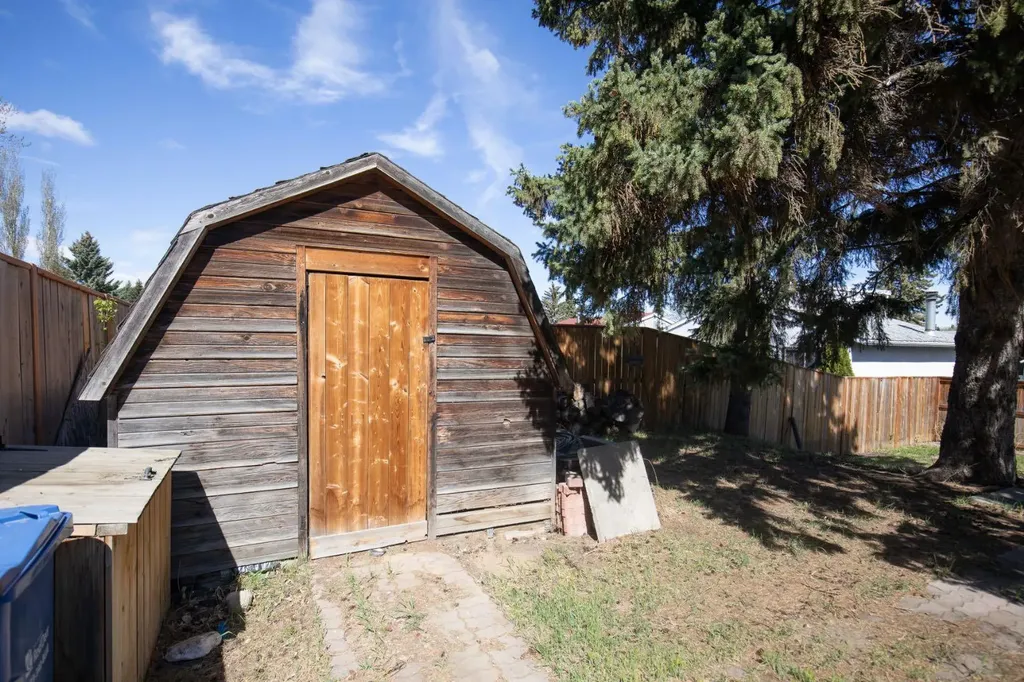 39 Olsen Street Red Deer AB T4N 5B8