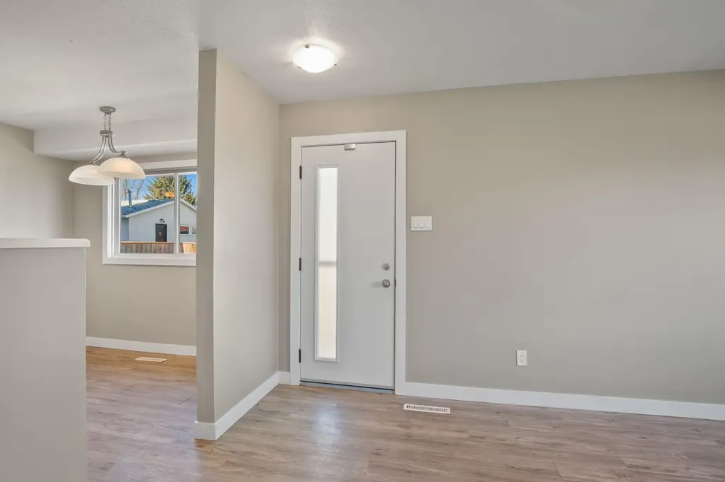 39 Olsen Street Red Deer AB T4N 5B8