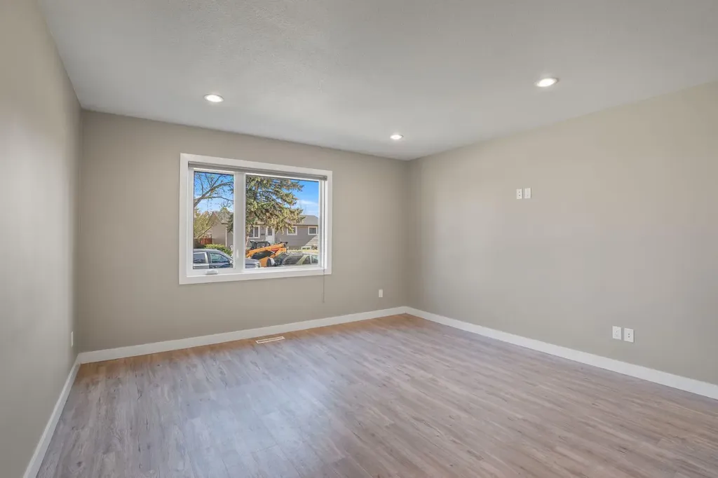 39 Olsen Street Red Deer AB T4N 5B8