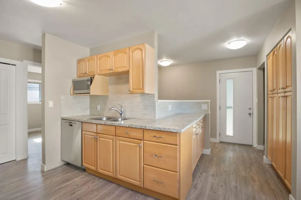 39 Olsen Street Red Deer AB T4N 5B8