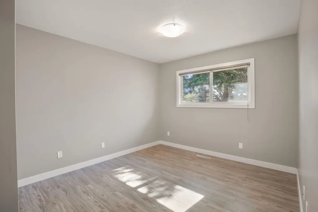 39 Olsen Street Red Deer AB T4N 5B8