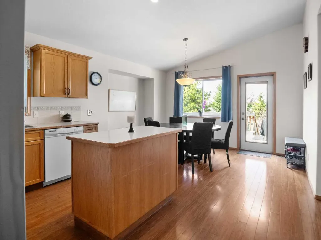 5228 41 Street Crescent Innisfail AB T4G 1W5