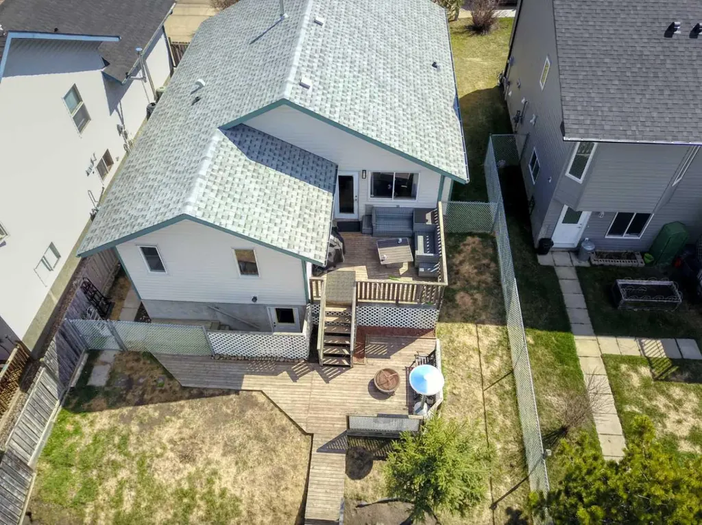 5228 41 Street Crescent Innisfail AB T4G 1W5