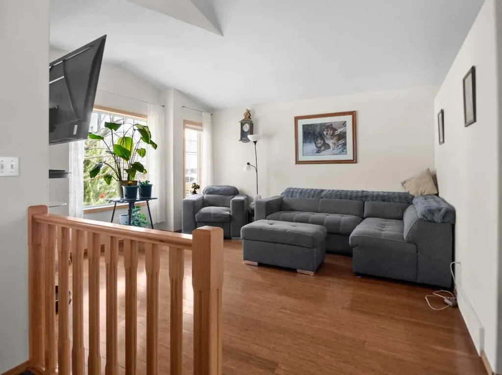 5228 41 Street Crescent Innisfail AB T4G 1W5