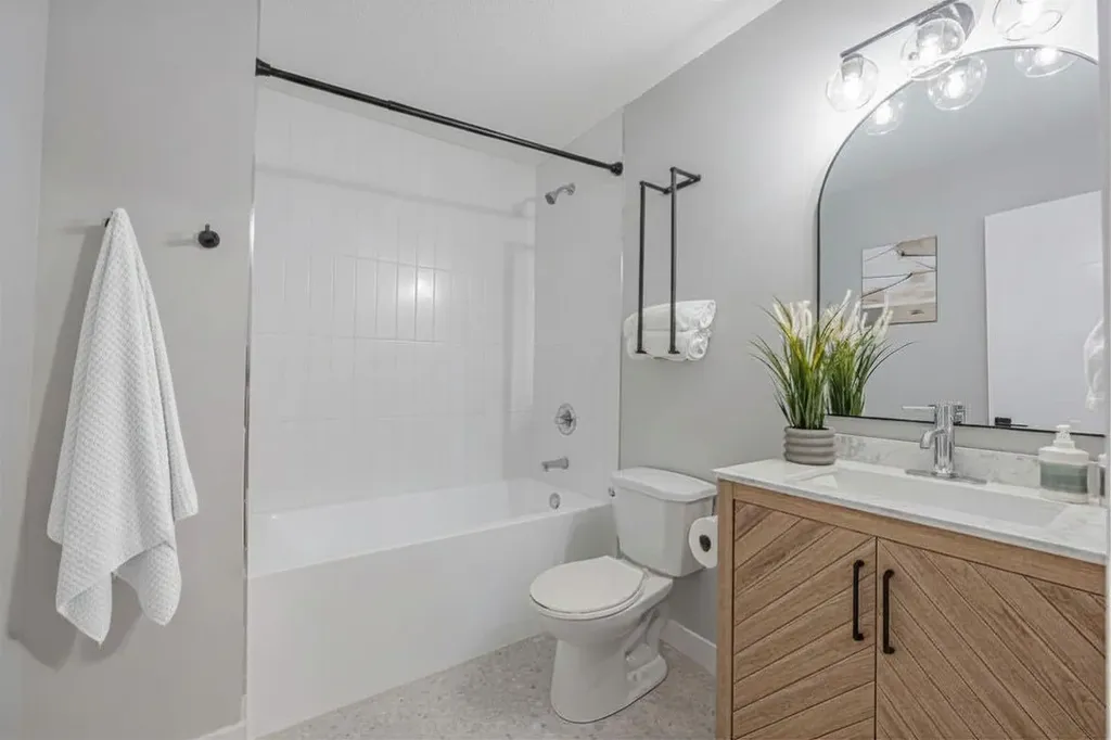 919 38 Street NE Calgary AB T2A6E1