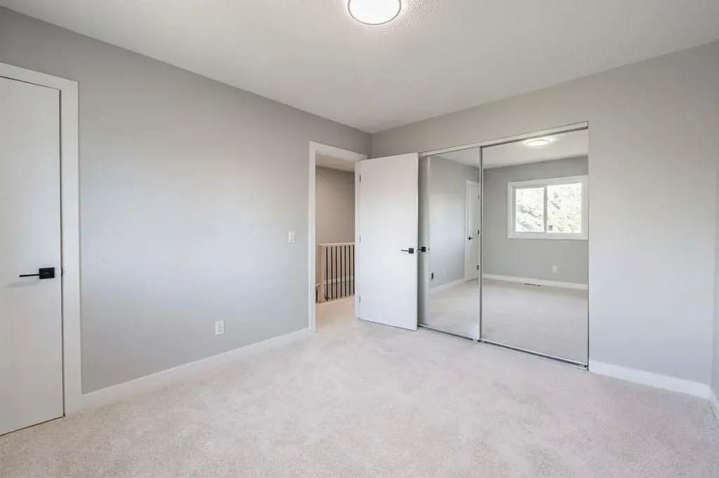 919 38 Street NE Calgary AB T2A6E1