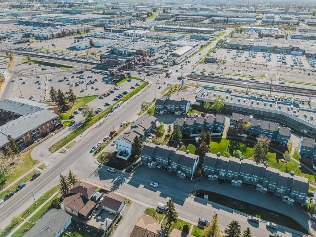 919 38 Street NE Calgary AB T2A6E1
