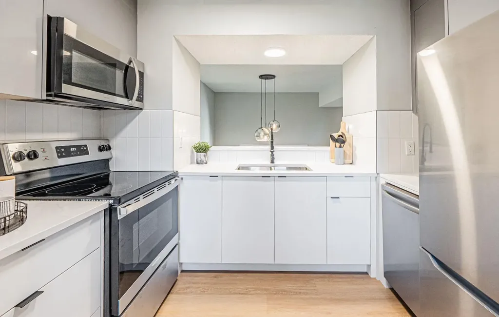 919 38 Street NE Calgary AB T2A6E1