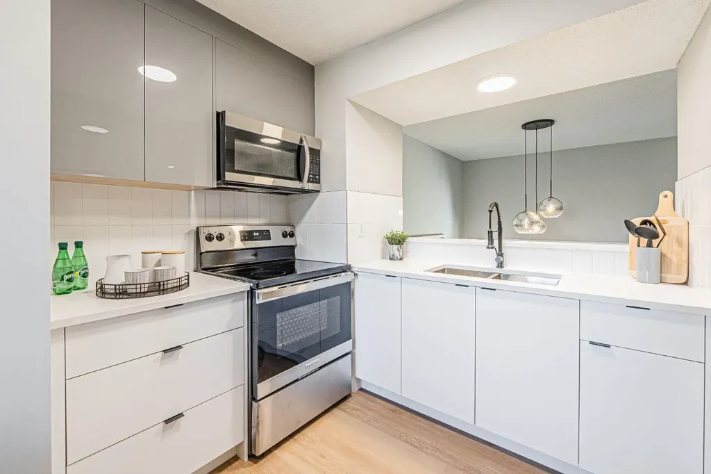 919 38 Street NE Calgary AB T2A6E1