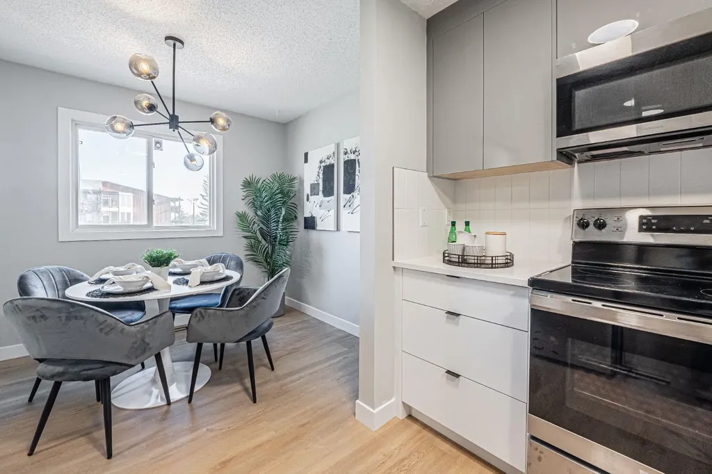 919 38 Street NE Calgary AB T2A6E1
