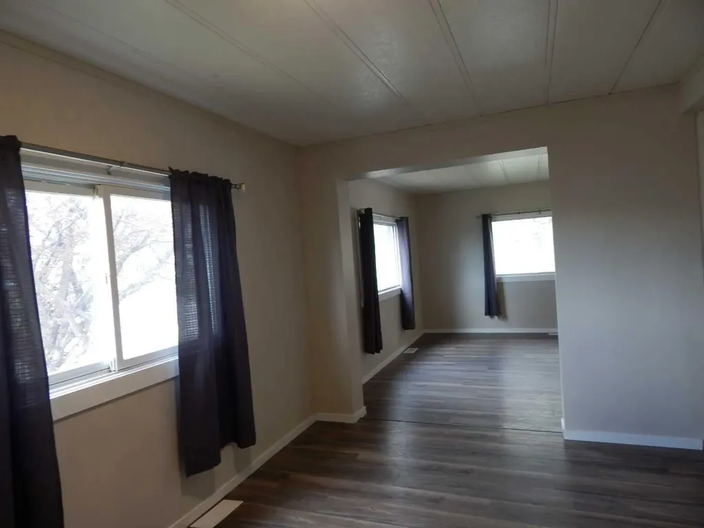 2222 21 Street Bowden AB T0M 0K0