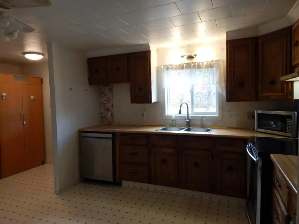 2222 21 Street Bowden AB T0M 0K0