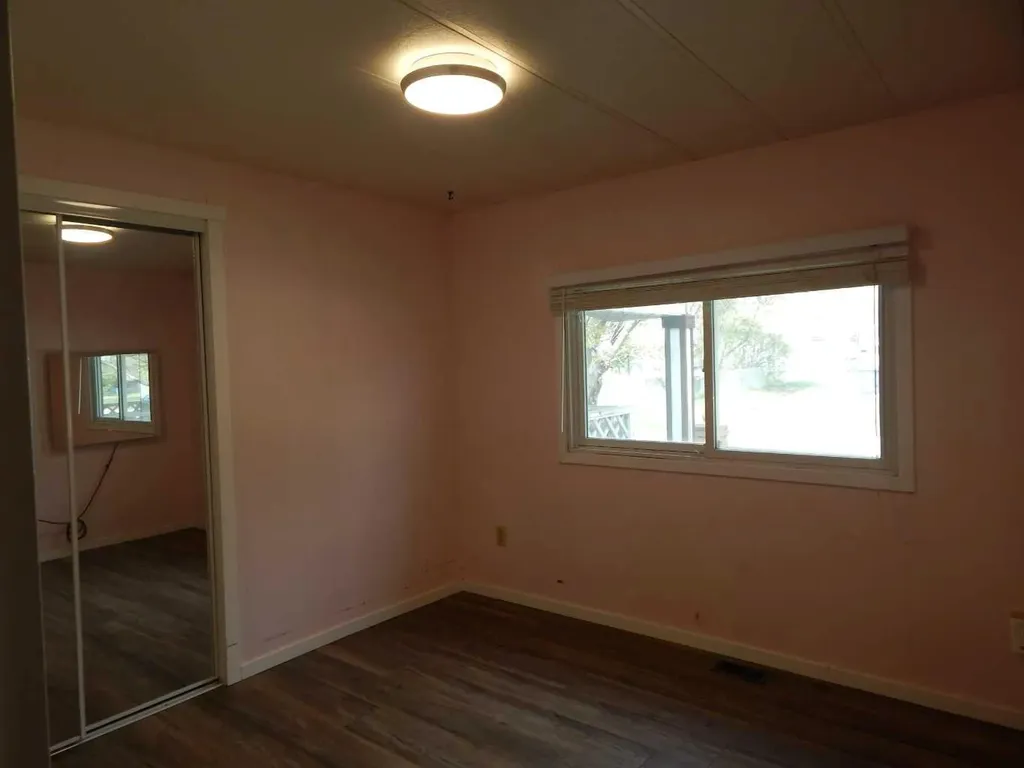 2222 21 Street Bowden AB T0M 0K0