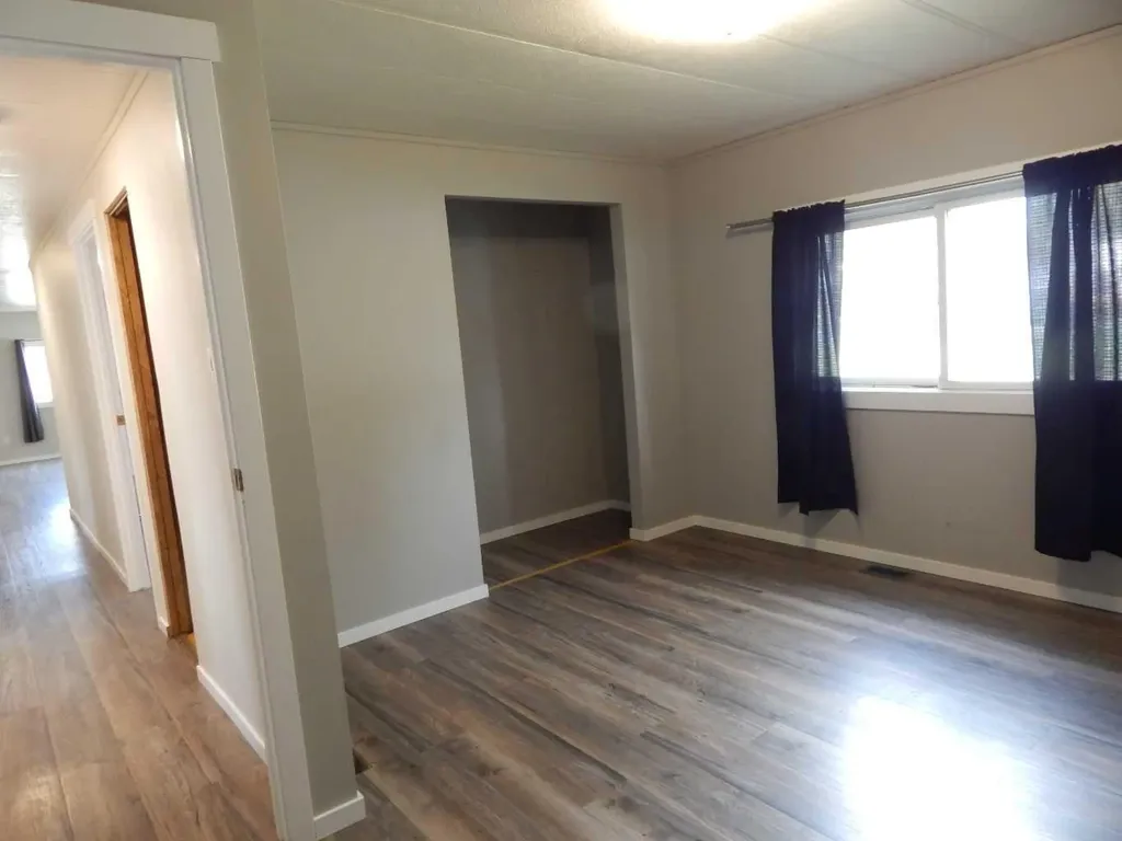 2222 21 Street Bowden AB T0M 0K0