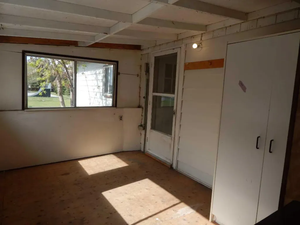 2222 21 Street Bowden AB T0M 0K0