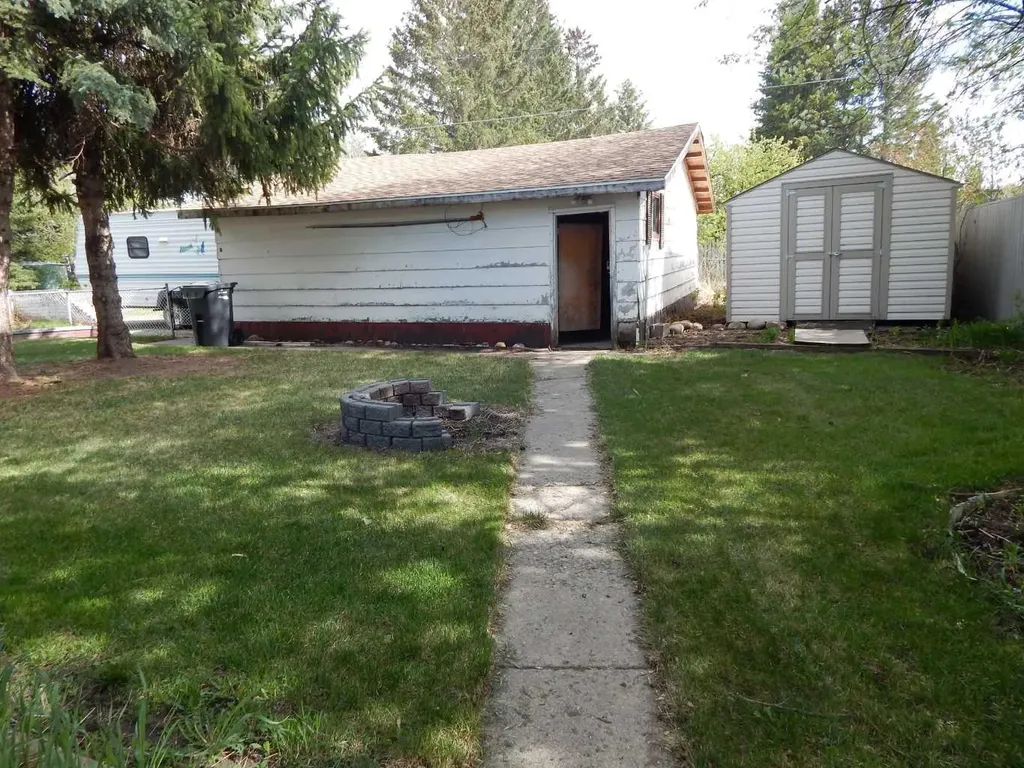 2222 21 Street Bowden AB T0M 0K0