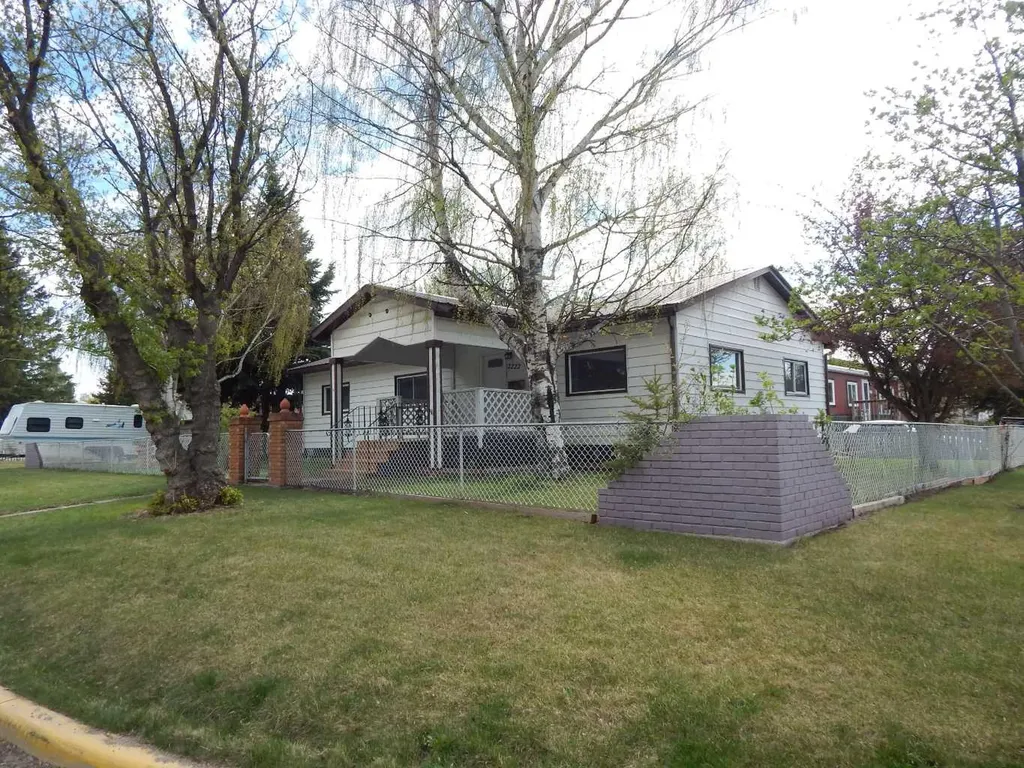 2222 21 Street Bowden AB T0M 0K0