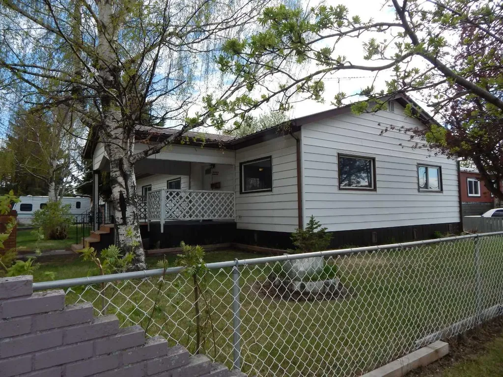2222 21 Street Bowden AB T0M 0K0